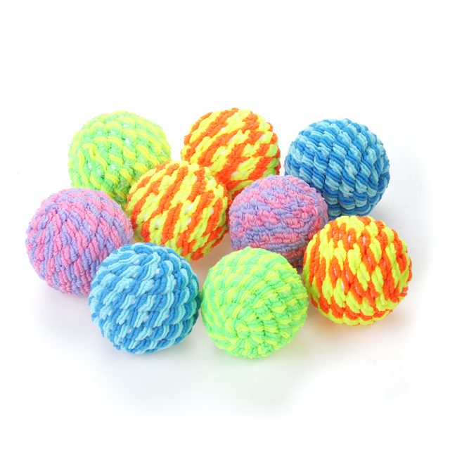 Cat Toys Ball avec des boules hélicoïdales colorées en coton Bell