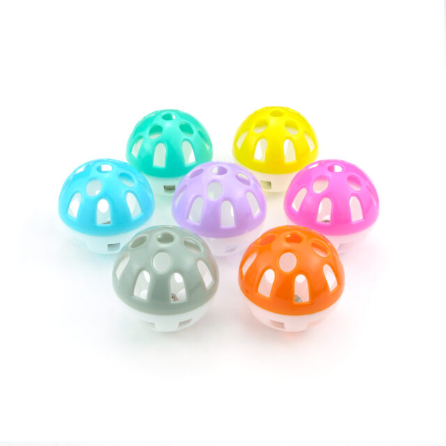 Sfere giocattolo in plastica rumorose con campana