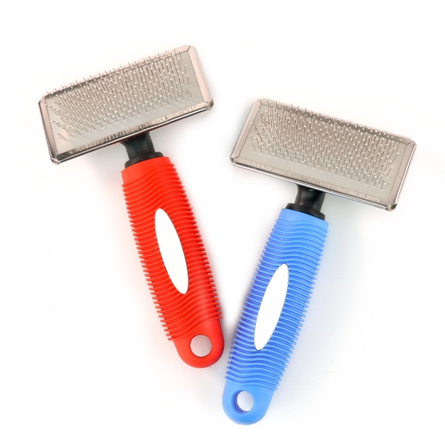 Pet Plastic Brush Dog Grooming Brush pro použití u psů